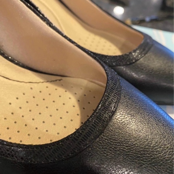 Black  Pumps - Picture 3 of 4